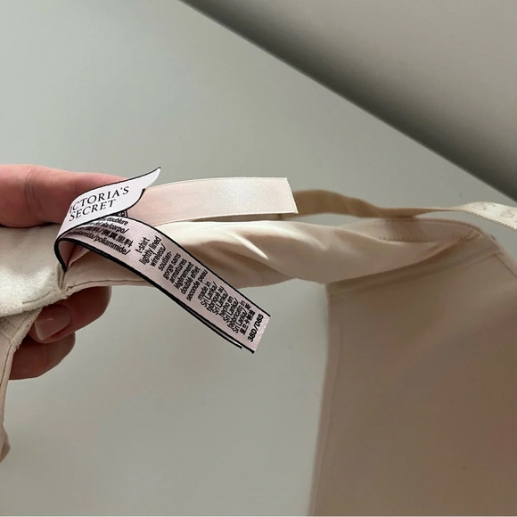 Victoria’s Secret The T-Shirt Smooth Logo Strap Lightly  Lined Non Wired - Picture 4 of 9